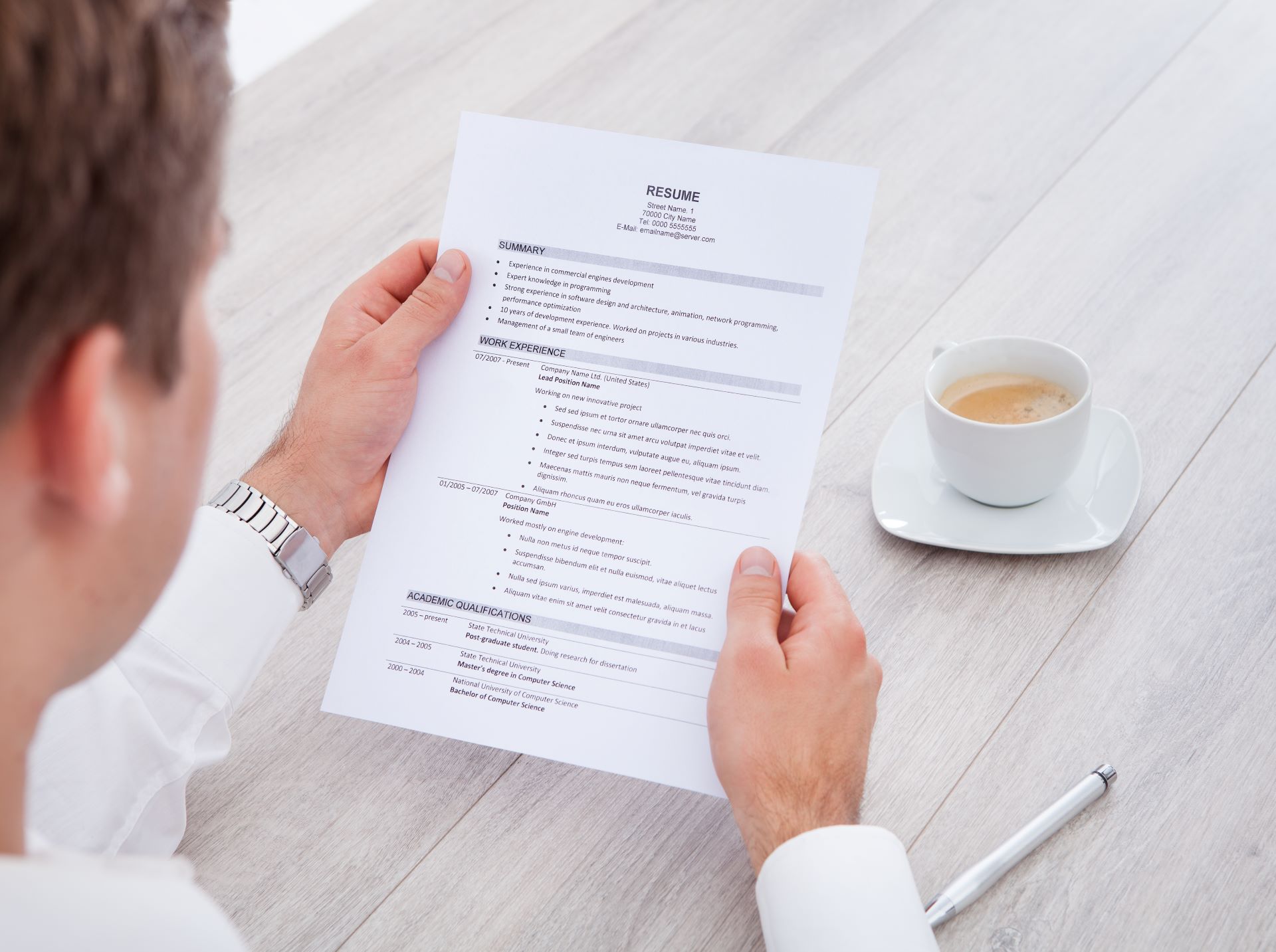 The Complete Guide to Job Applications: Resume, CV, LinkedIn